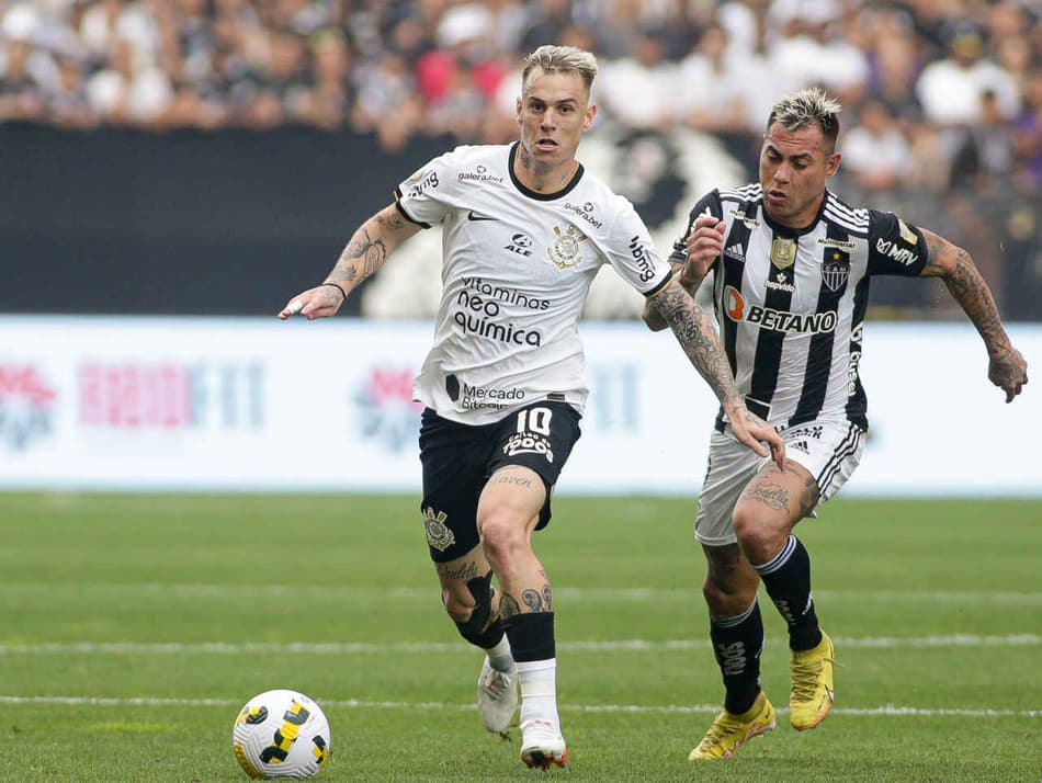 Róger Guedes faz balanço da temporada e comenta saída de Vítor Pereira do Corinthians