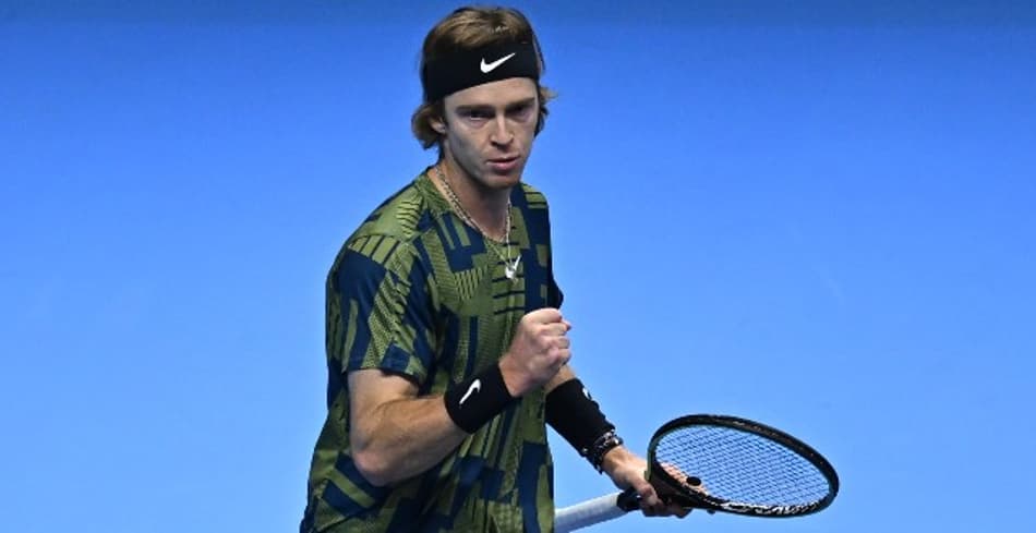 Incrédulo, Rublev responde Tsitsipas
