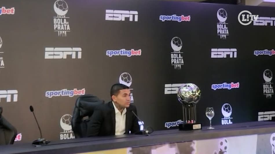 Dudu atinge marca pessoal pelo Palmeiras e comemora história no clube: ‘Me preparo muito’