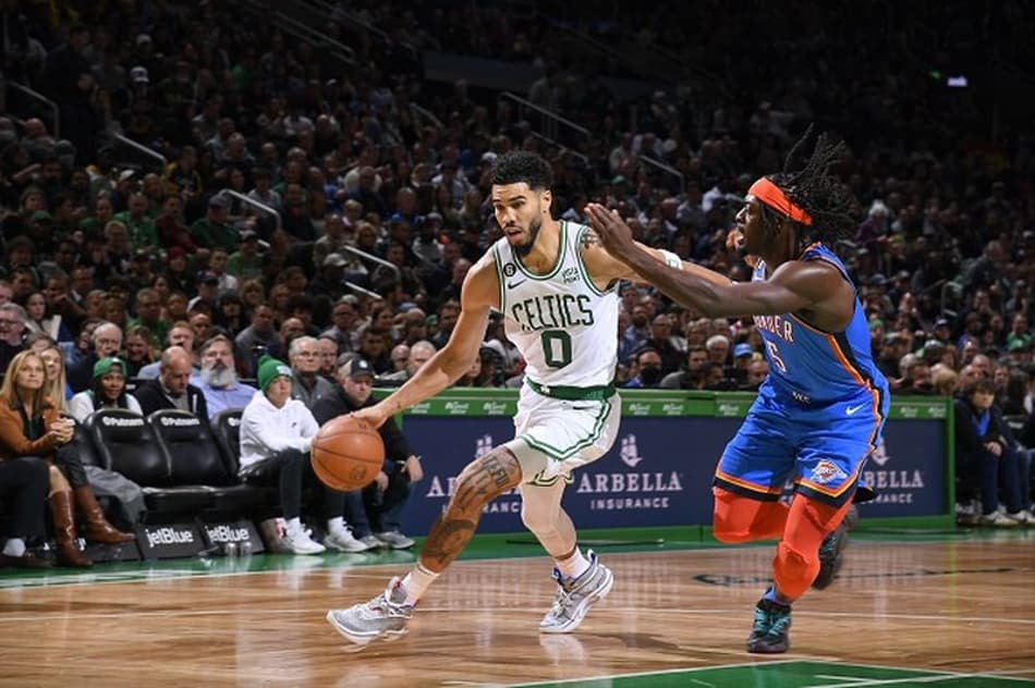 Celtics vence Thunder e é líder no Leste