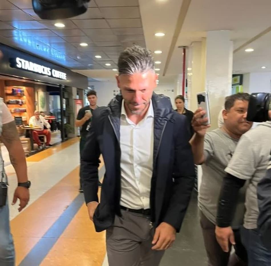 Chegou! Novo técnico do River Plate desembarca na Argentina