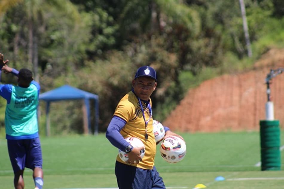 Hemerson Maria avalia os primeiros quinze dias de pré-temporada do Barra FC