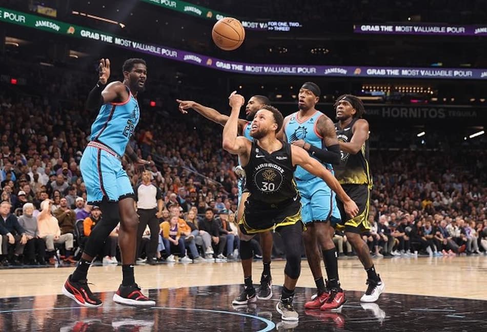 Stephen Curry faz 50, mas Suns bate Warriors