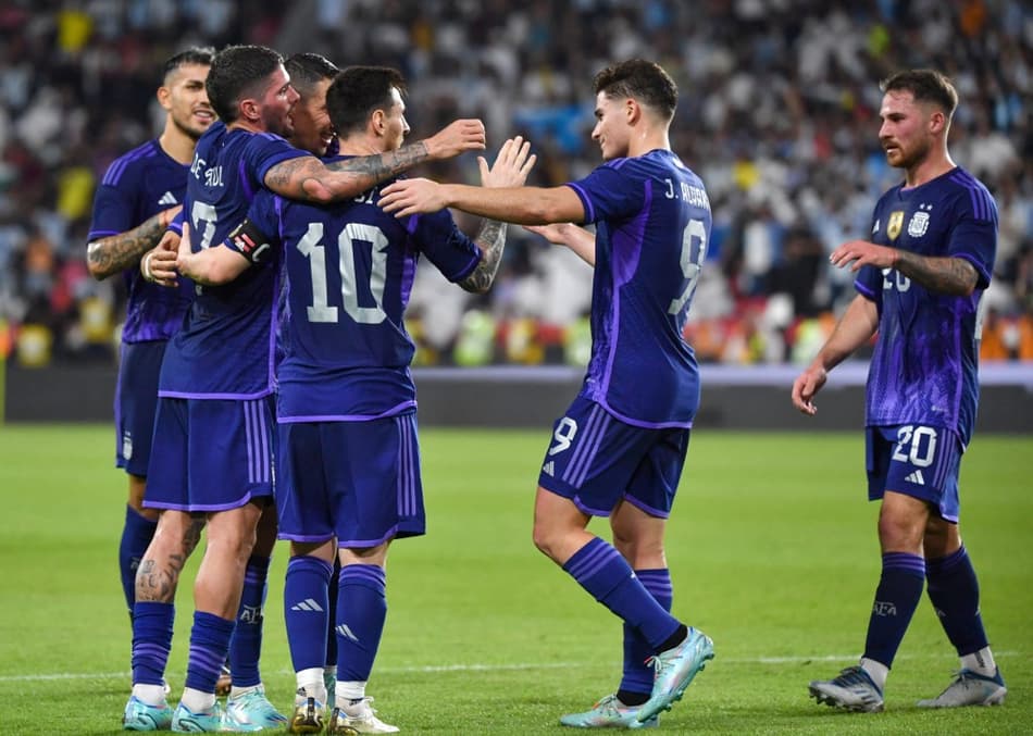 Vídeo: Bastidores de goleada da Argentina no último amistoso antes da Copa