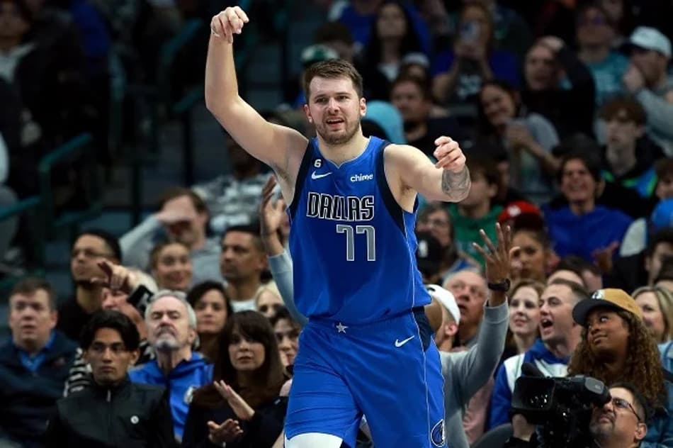 Após duelo, Stephen Curry rende-se ao talento de Luka Doncic
