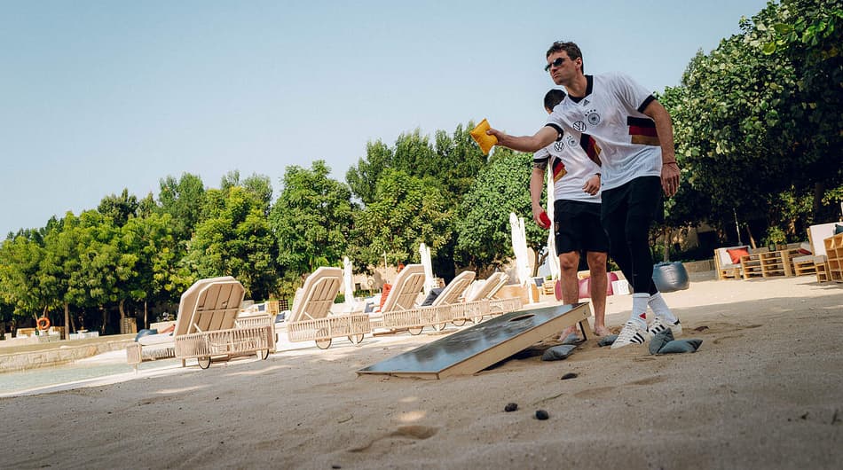 Conheça o cornhole, jogo tradicional que é febre na concentração da Alemanha