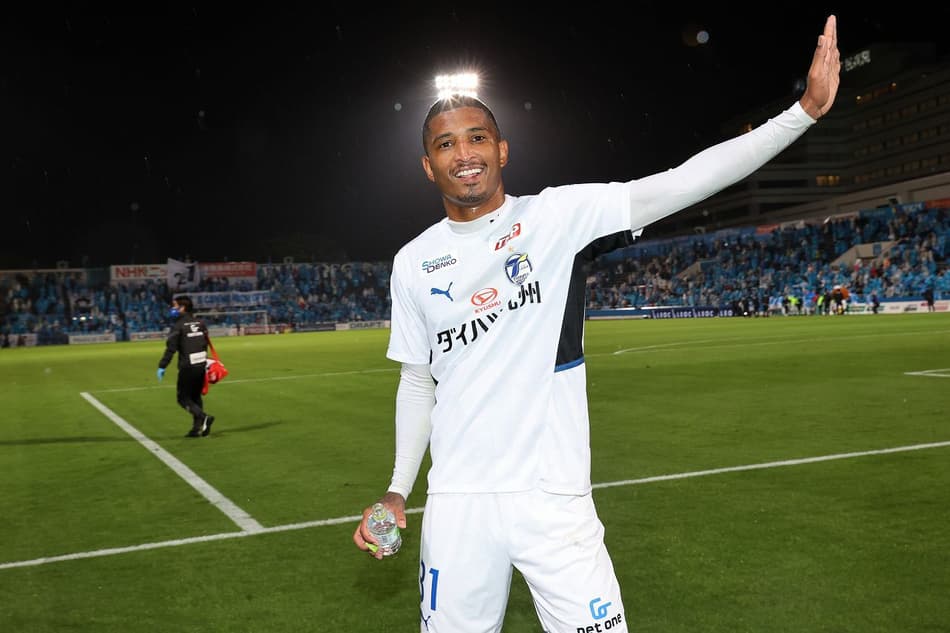 Zagueiro ex-Atlético-GO projeta temporada no Oita Trinita, do Japão