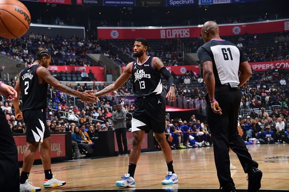 Kawhi Leonard e Paul George estão fora por tempo indeterminado