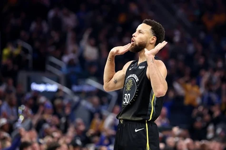 Stephen Curry se aproxima dos líderes na corrida ao MVP