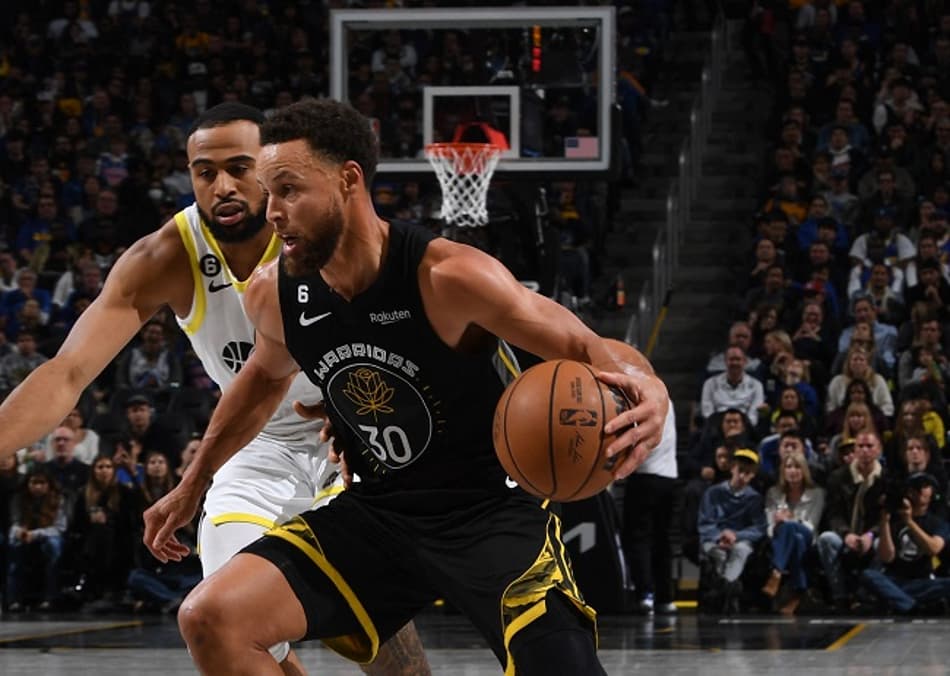 Stephen Curry lidera em vitória do Warriors sobre Jazz