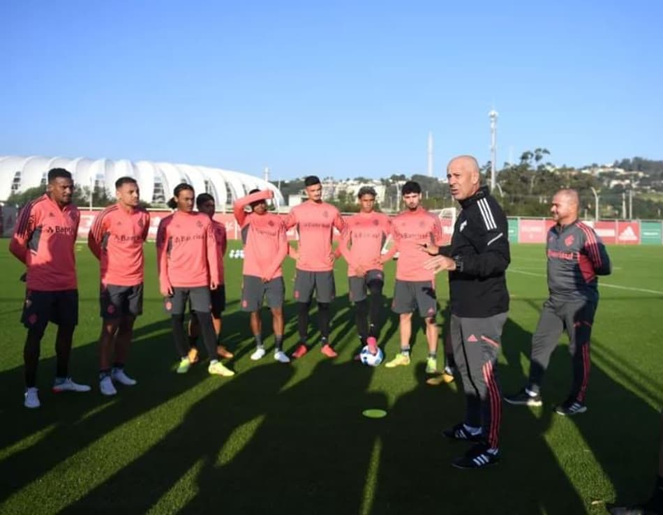 Flávio de Oliveira pede demissão e deixa o cargo de preparador físico no Internacional