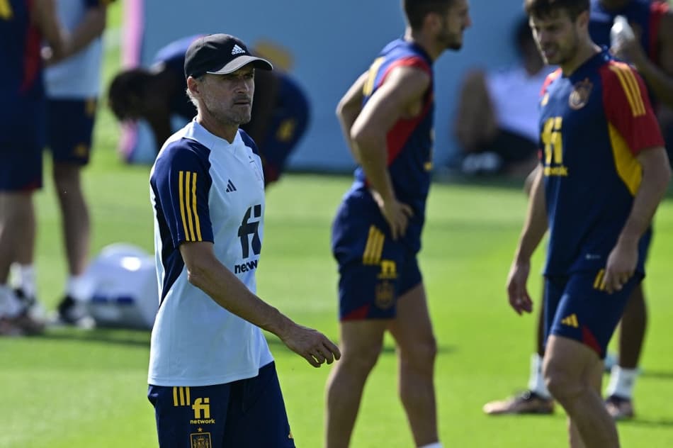 Espanha tem desfalque importante em treino um dia após empate com a Alemanha