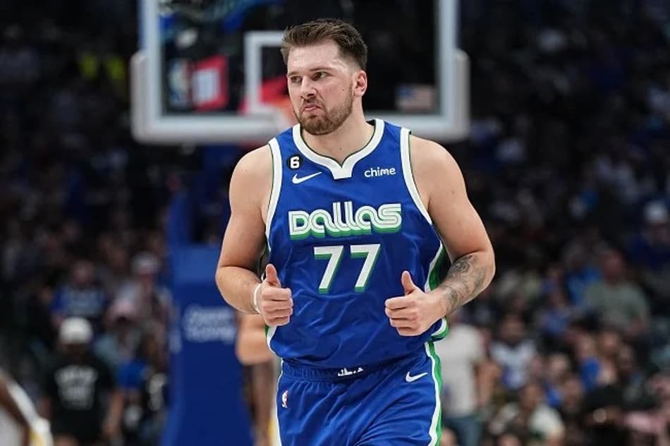 Com triplo-duplo de Luka Doncic, Mavericks vence Warriors