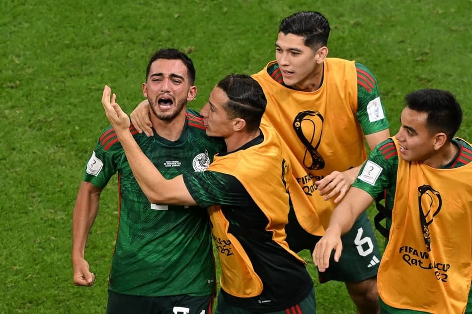 México vence a Arábia Saudita, mas está eliminado da Copa do Mundo