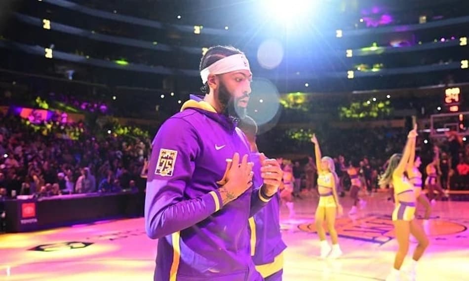 "Lakers está se acertando nos dois lados da quadra", avisa Anthony Davis