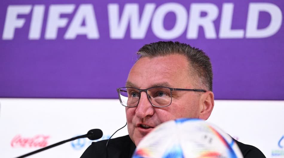 Técnico da Polônia quer equipe pressionando a França para conquistar vitória