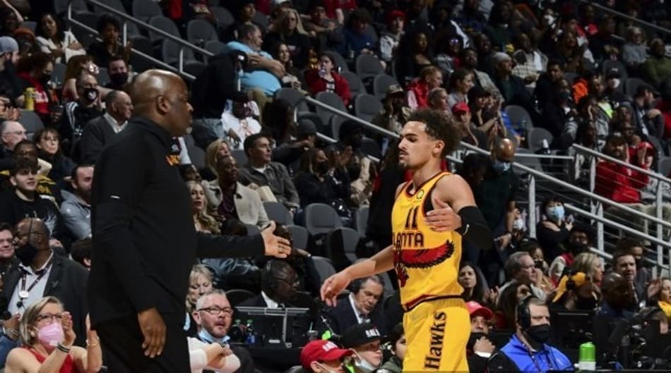 Trae Young discute com técnico e cria clima tenso no Hawks