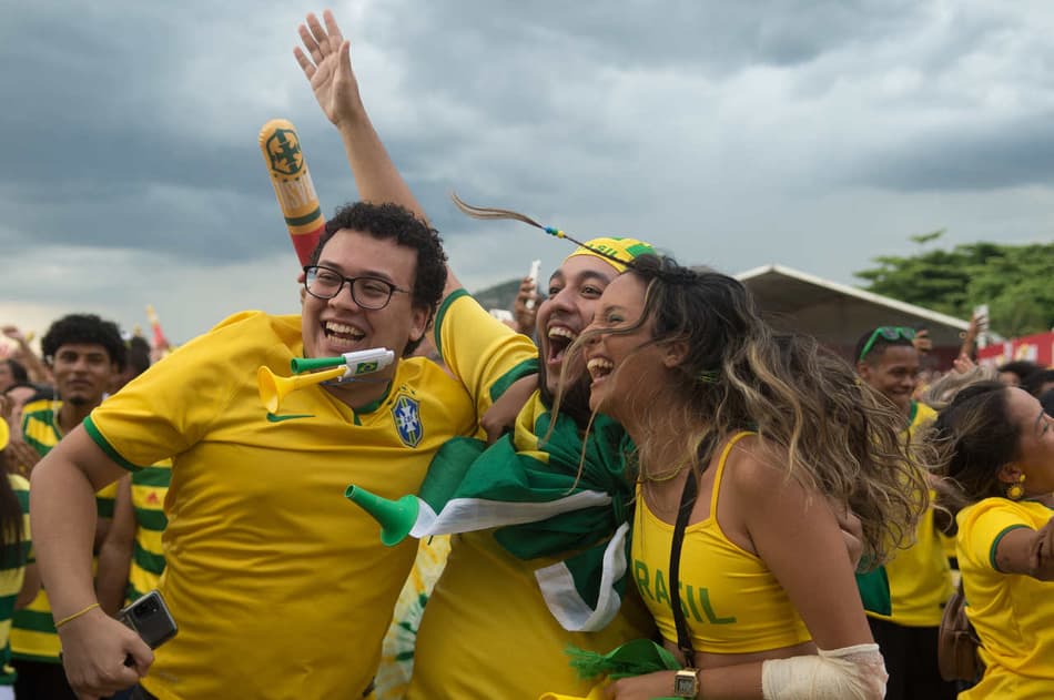 Classificação e festa: as imagens da torcida do Brasil na FIFA Fan Fest de Copacabana