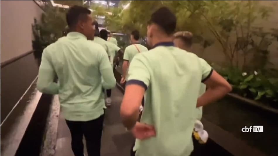 VÍDEO: Seleção comemora goleada no ritmo da ‘Dança do Pombo’