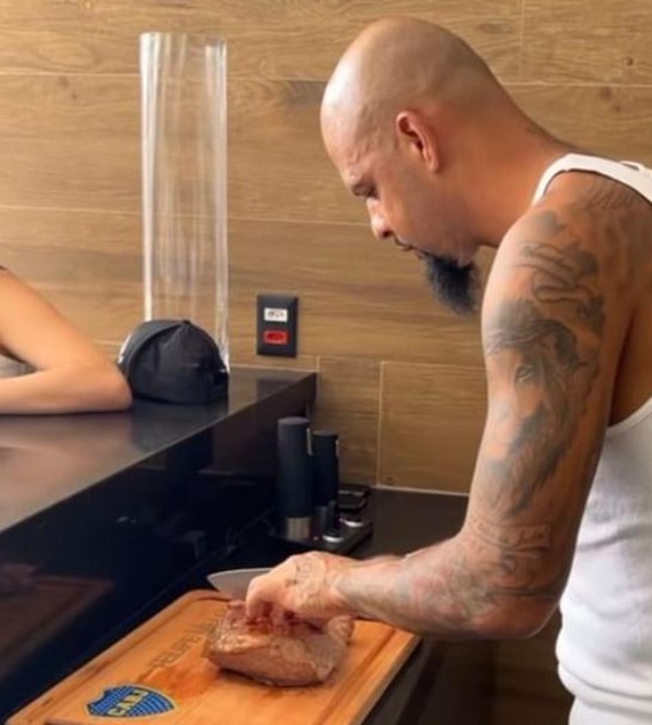 Mídia argentina repercute tábua de churrasco de Felipe Melo; confira