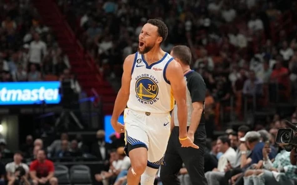 Stephen Curry se elege entre os cinco melhores jogadores de todos os tempos da NBA