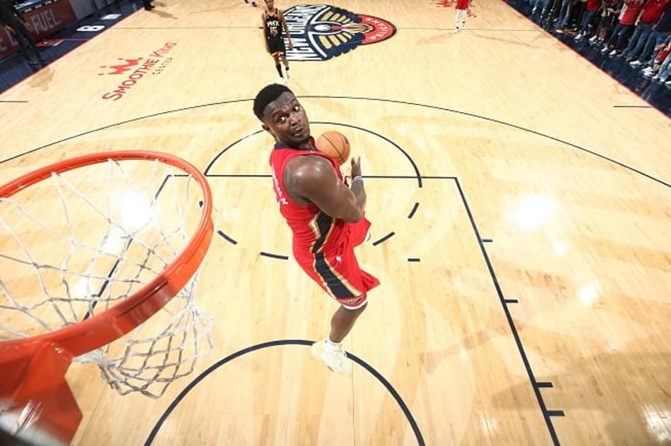 Zion Williamson dá enterrada e causa confusão contra o Suns