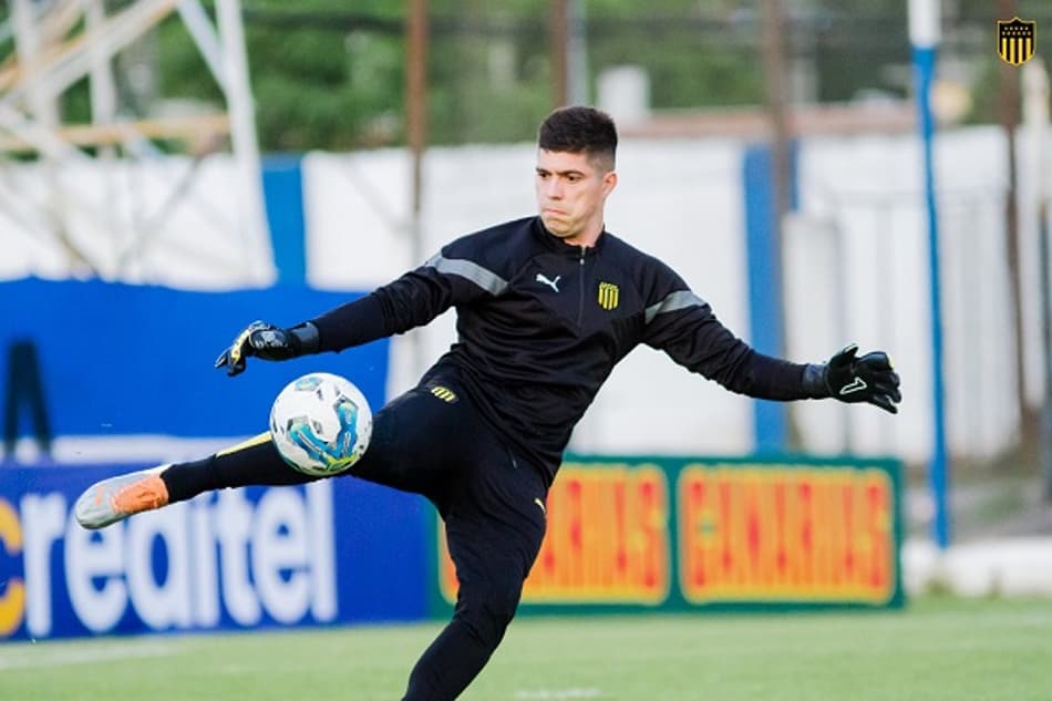 Goleiro ganha emocionante homenagem em sua despedida de gigante sul-americano; confira