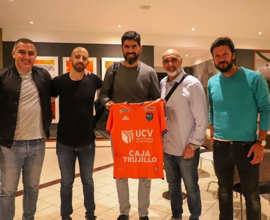 Loco Abreu é anunciado como novo técnico de clube sul-americano