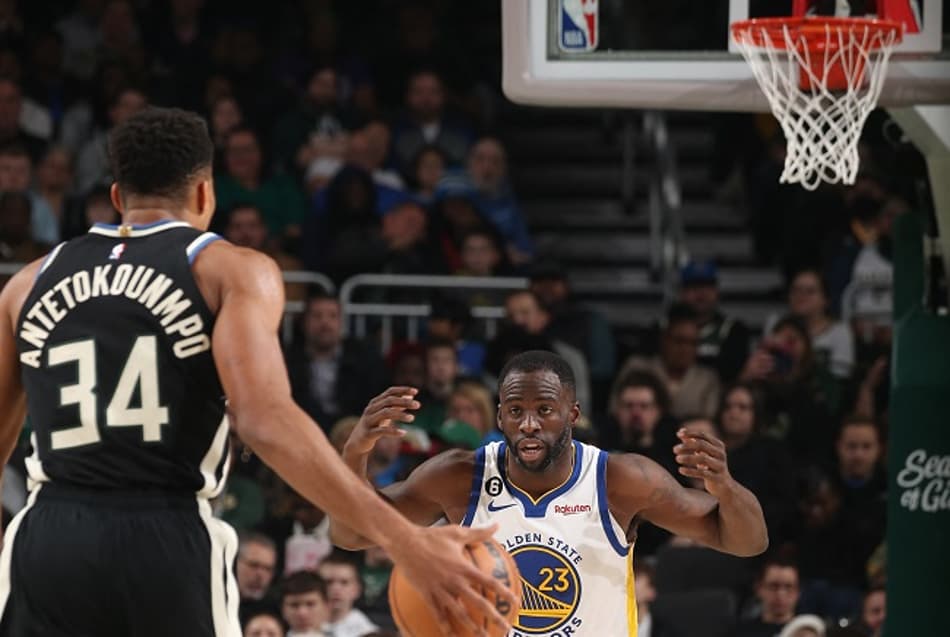 Giannis Antetokounmpo brilha e Bucks atropela Warriors