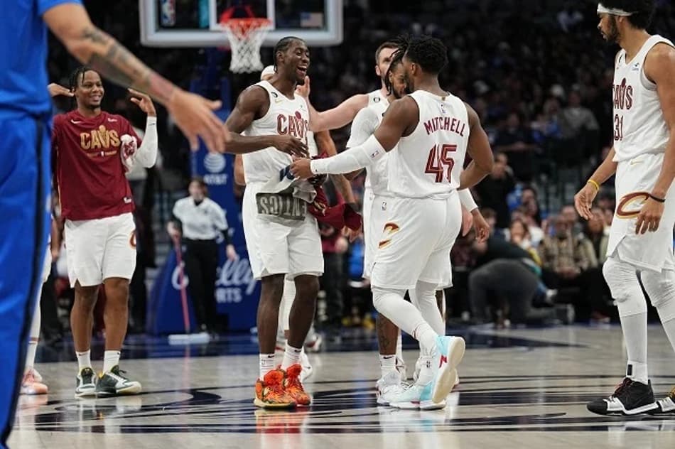 Donovan Mitchell comanda e Cavaliers bate Mavericks