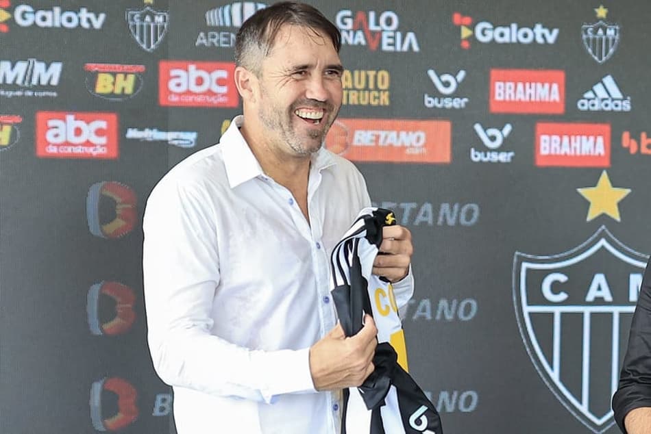 Eduardo Coudet tem o nome publicado no BID e já está livre para dirigir o Atlético-MG