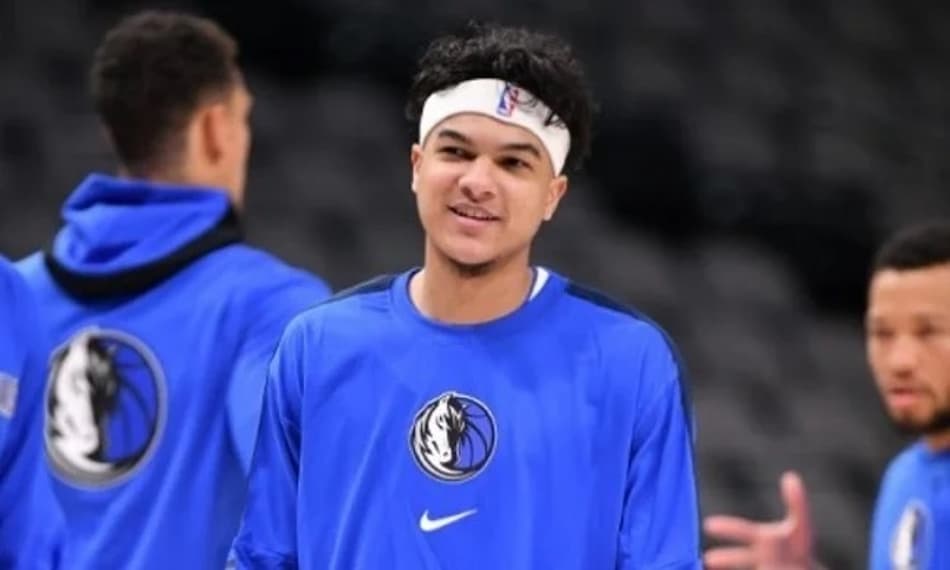Ex-jogador do Mavericks anuncia aposentadoria aos 22 anos