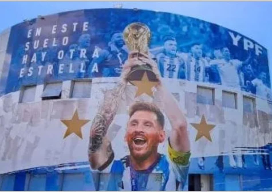 Prédio da AFA ganha imagem de Messi com a taça da Copa do Mundo