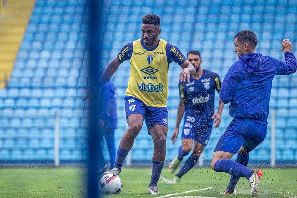 Jean Cléber elogia início dos trabalhos com Alex no Avaí