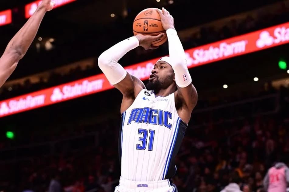 Lakers tem interesse em troca por experiente arremessador