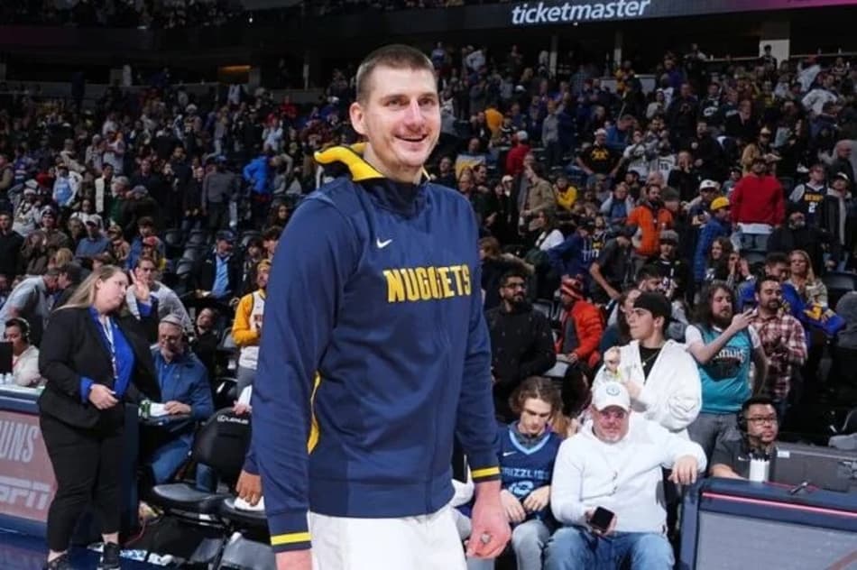 Shaq provoca e garante que poderia marcar Nikola Jokic