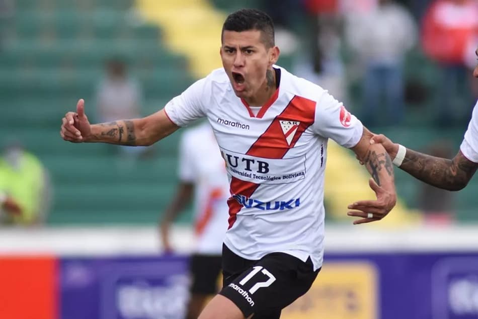 Ex-Corinthians deixa clube que jogará a Libertadores 2023