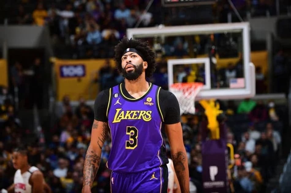 Segundo jornalista, Anthony Davis não tem previsão de volta às quadras