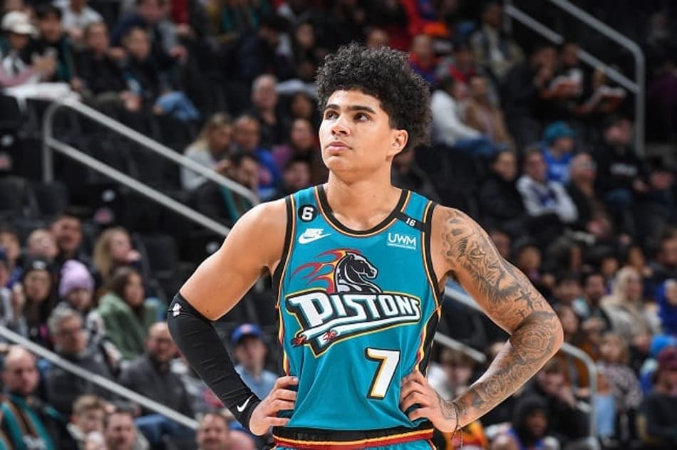 NBA suspende 11 jogadores após soco de Killian Hayes