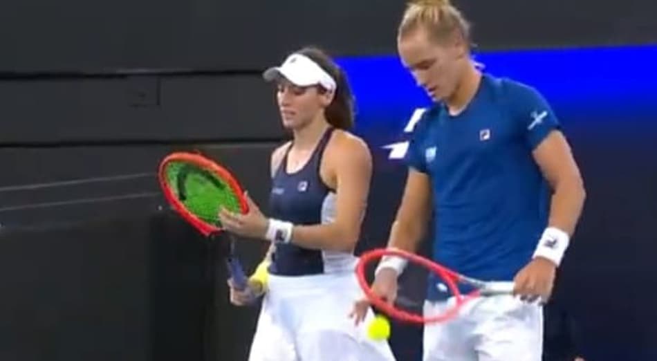 Stefani faz homenagem a Pelé e, com Matos, vence dupla de Berrettini na United Cup