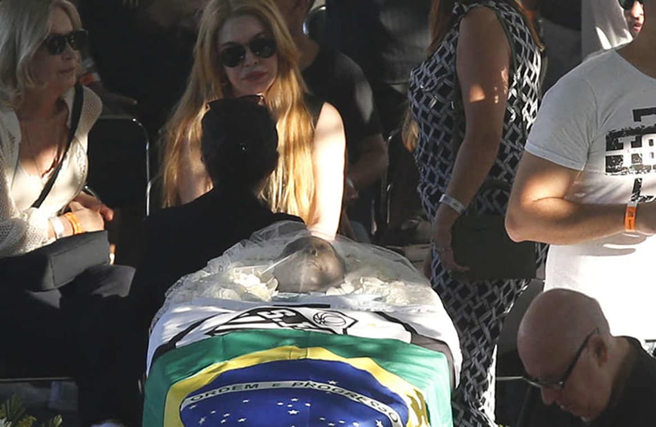 Confira como ficou a fachada do mausoléu do Rei Pelé