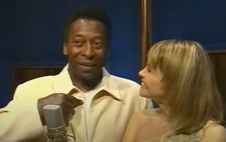 Ex de Pelé, cantora gospel exalta o Rei enquanto pai e destaca generosidade; assista