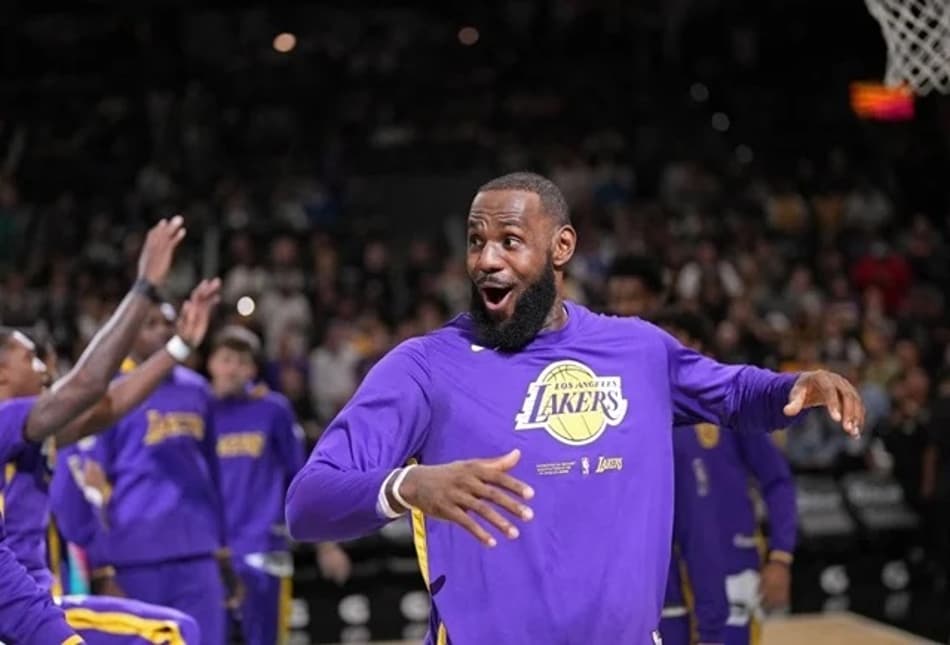 LeBron James lidera primeira parcial do All-Star Game da NBA