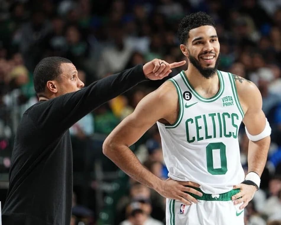 Jayson Tatum brilha e Celtics atropela Mavericks