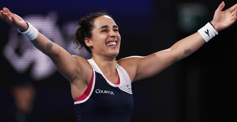 Trevisan vence batalha contra Sakkari. Musetti arrasa e Itália faz 2 a 0