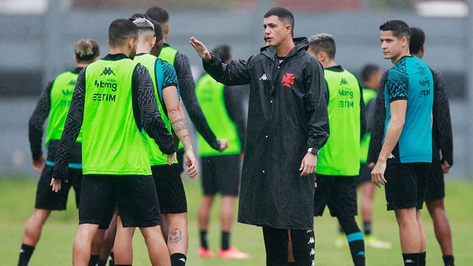VÍDEO: Vasco vence o Nova Iguaçu em jogo-treino