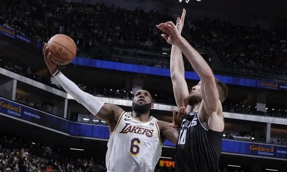 LeBron James comanda e Lakers conquista quinta vitória seguida
