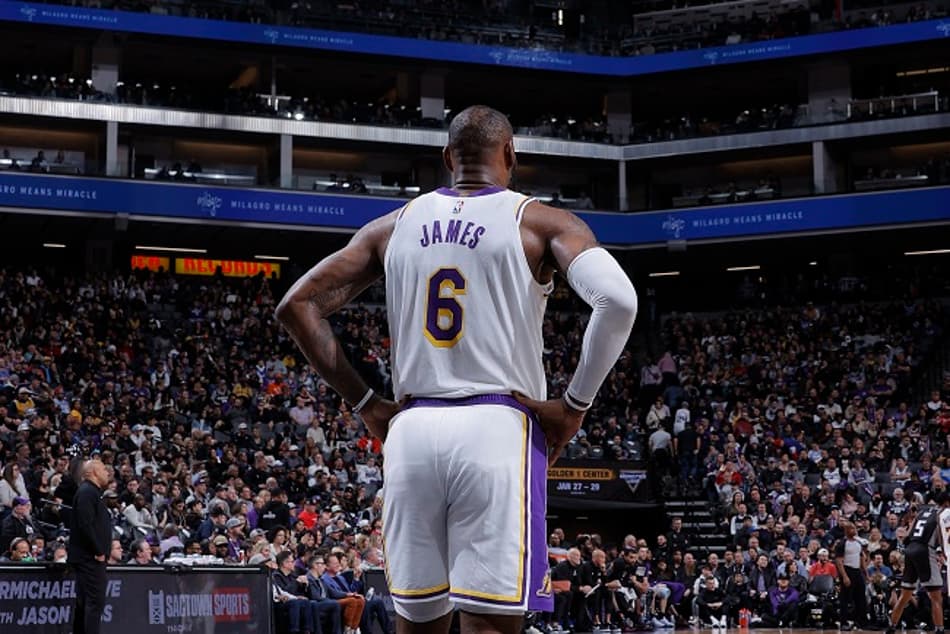 LeBron James detona diretoria do Lakers: “Vocês sabem o que deve acontecer”