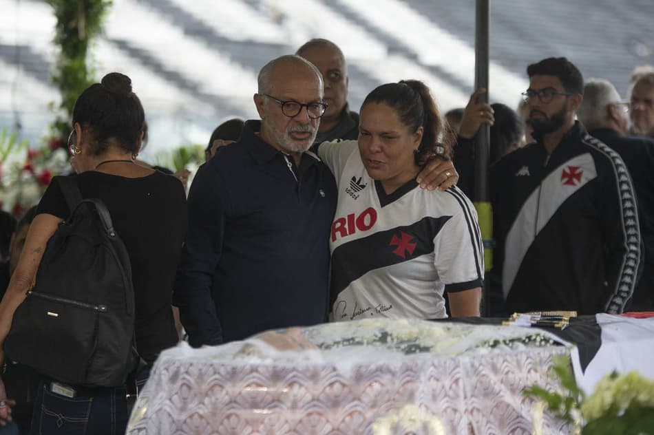 Junior exalta Roberto Dinamite durante velório: ‘Exemplo, grande ídolo’
