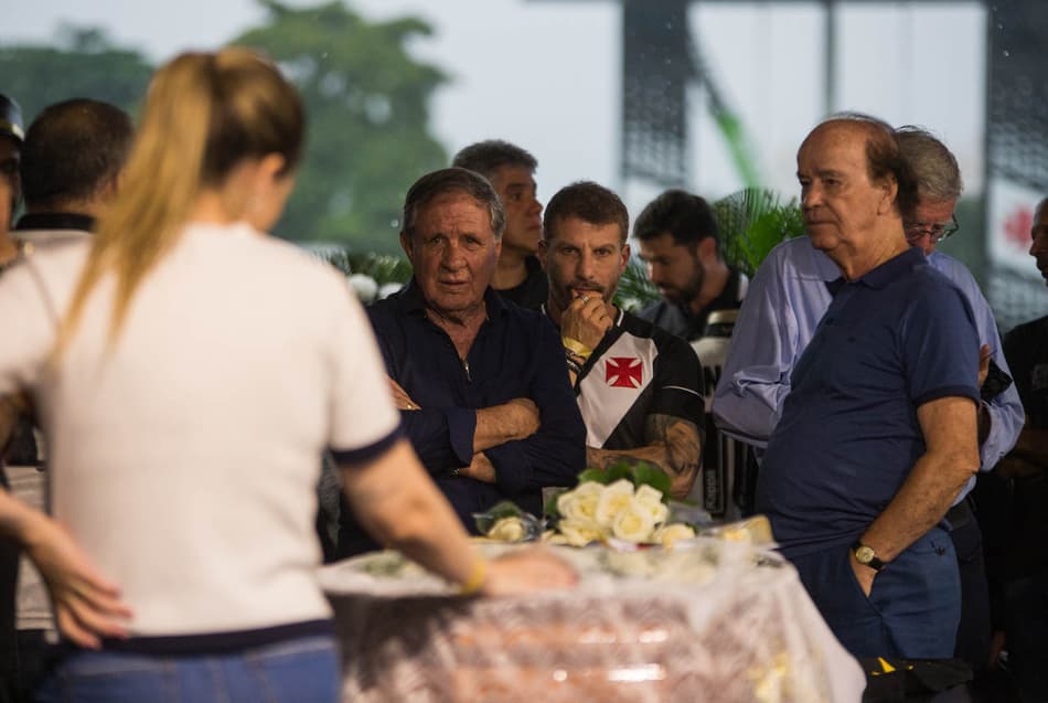 VÍDEO: Pedrinho explica relação com Roberto Dinamite, maior ídolo do Vasco